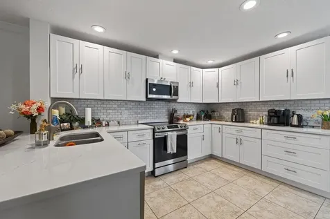 1672 Watermark Circle NE St Petersburg FL 33702