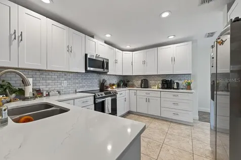 1672 Watermark Circle NE St Petersburg FL 33702