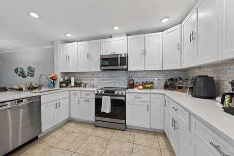 1672 Watermark Circle NE St Petersburg FL 33702
