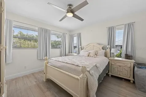 1672 Watermark Circle NE St Petersburg FL 33702