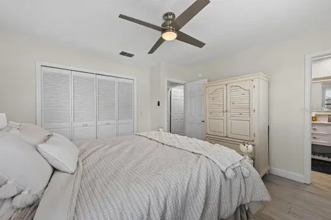 1672 Watermark Circle NE St Petersburg FL 33702