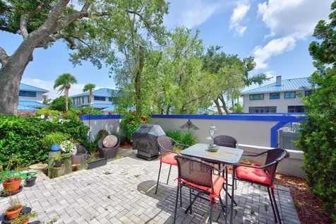 1672 Watermark Circle NE St Petersburg FL 33702