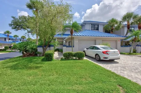 1672 Watermark Circle NE St Petersburg FL 33702