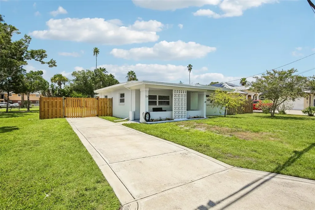 114 Lake Judy Lee Drive Largo FL 33771