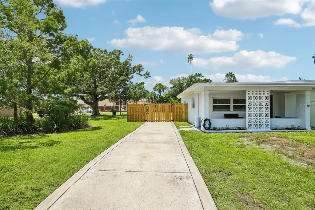 114 Lake Judy Lee Drive Largo FL 33771