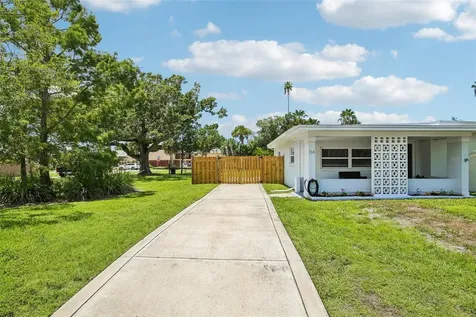 114 Lake Judy Lee Drive Largo FL 33771