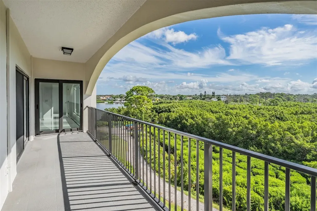 244 Mariner Drive Tarpon Springs FL 34689