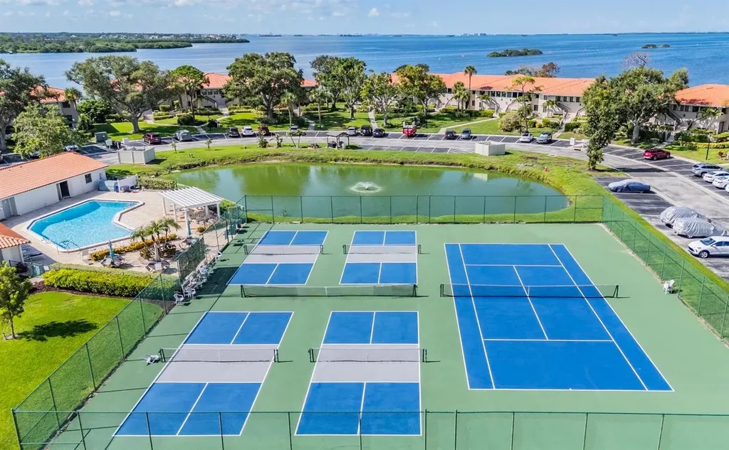 244 Mariner Drive Tarpon Springs FL 34689