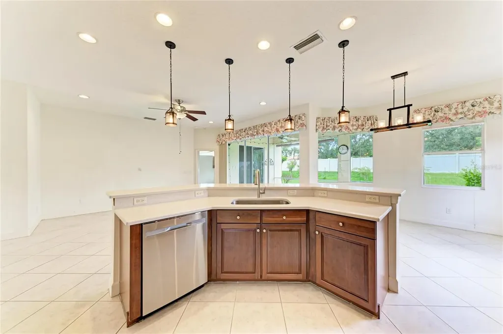 6841 74th Street Circle E Bradenton FL 34203