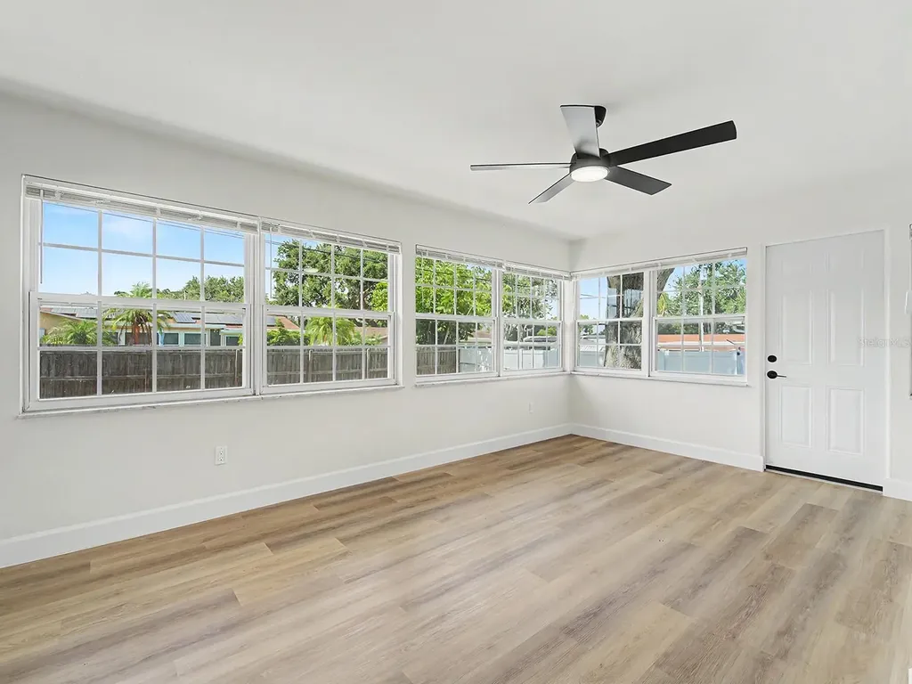 1354 Rosery Road NE Largo FL 33770