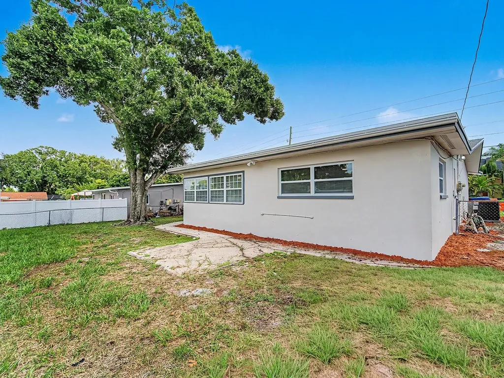1354 Rosery Road NE Largo FL 33770