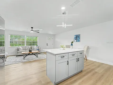 1354 Rosery Road NE Largo FL 33770