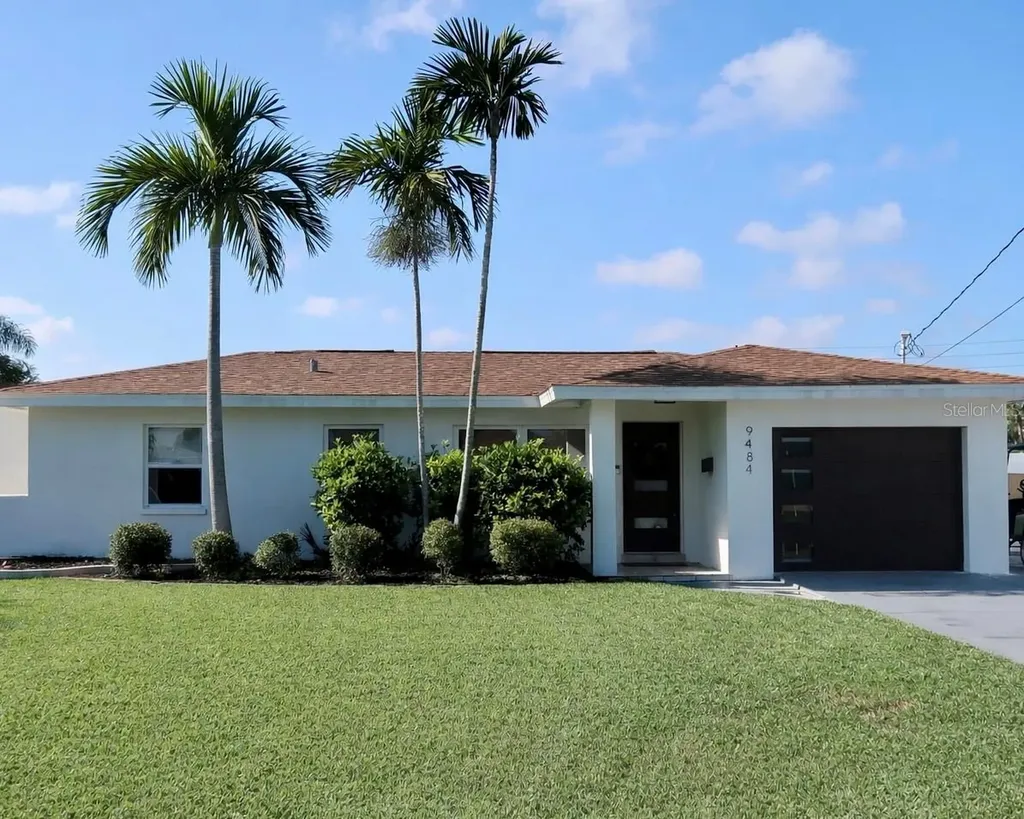 9484 Treasure Lane NE St Petersburg FL 33702