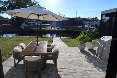 9484 Treasure Lane NE St Petersburg FL 33702