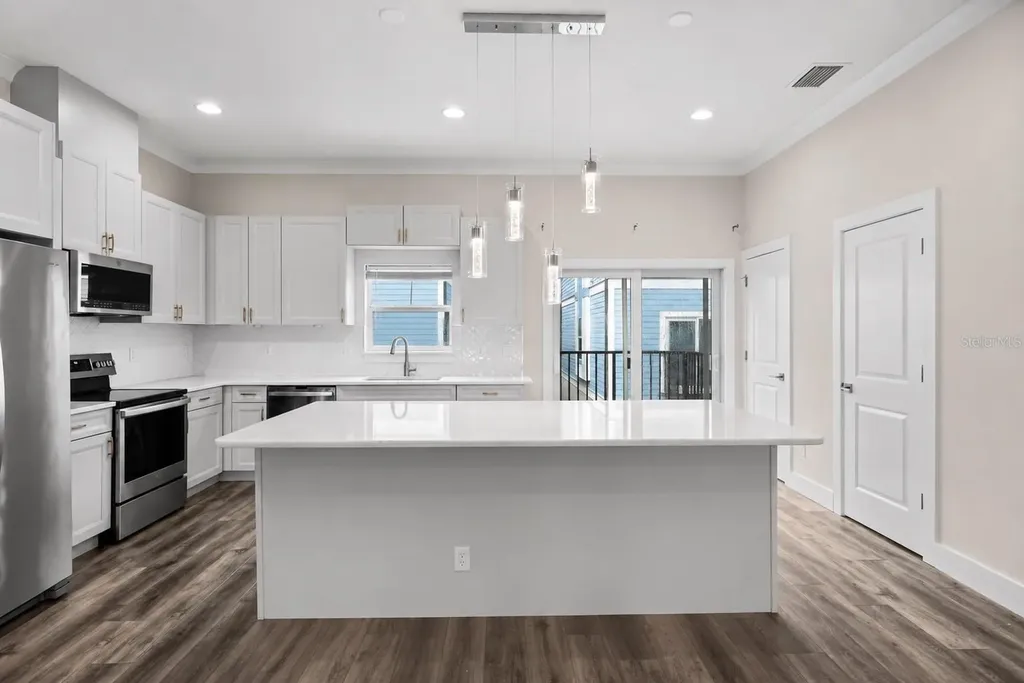 3122 W Azeele Street Tampa FL 33609