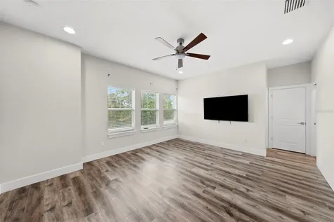 3122 W Azeele Street Tampa FL 33609