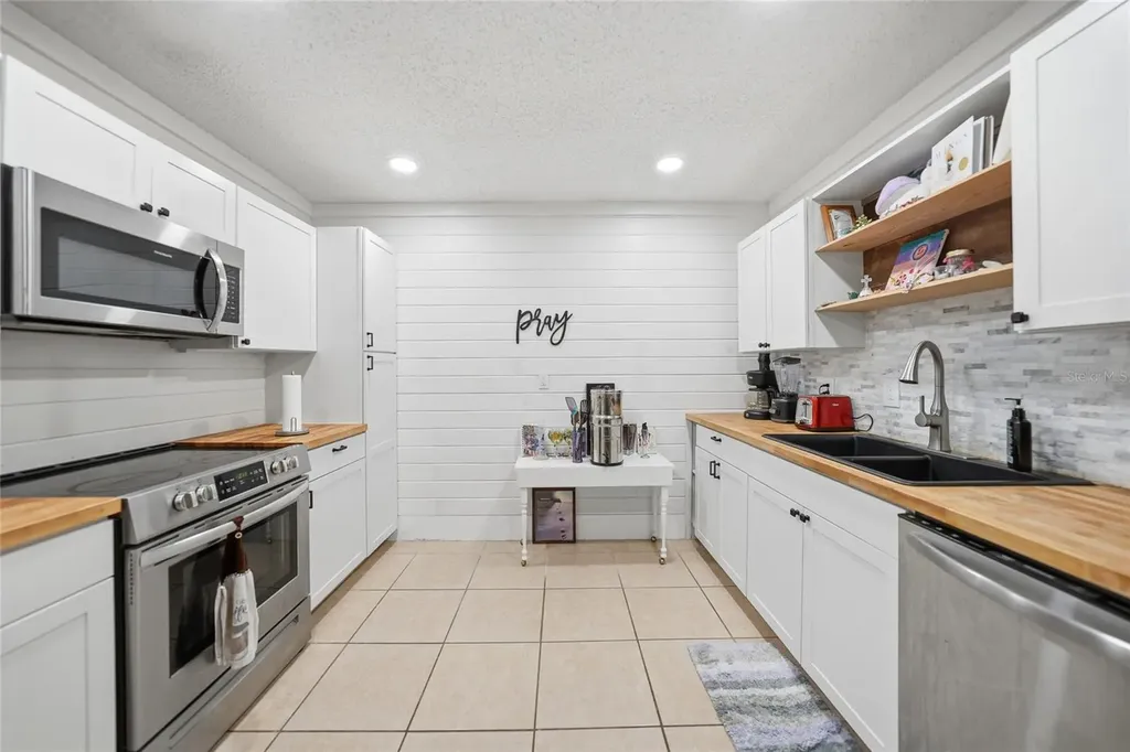 5625 Foxlake Drive North Fort Myers FL 33917