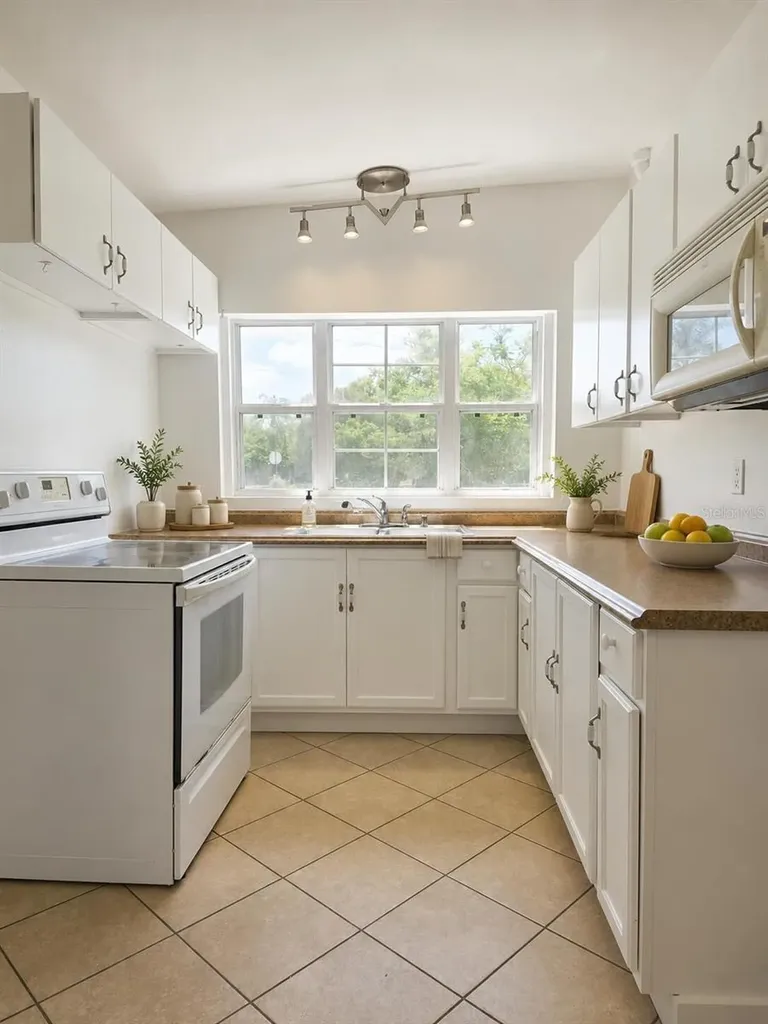 5825 Yucatan Drive Orlando FL 32807