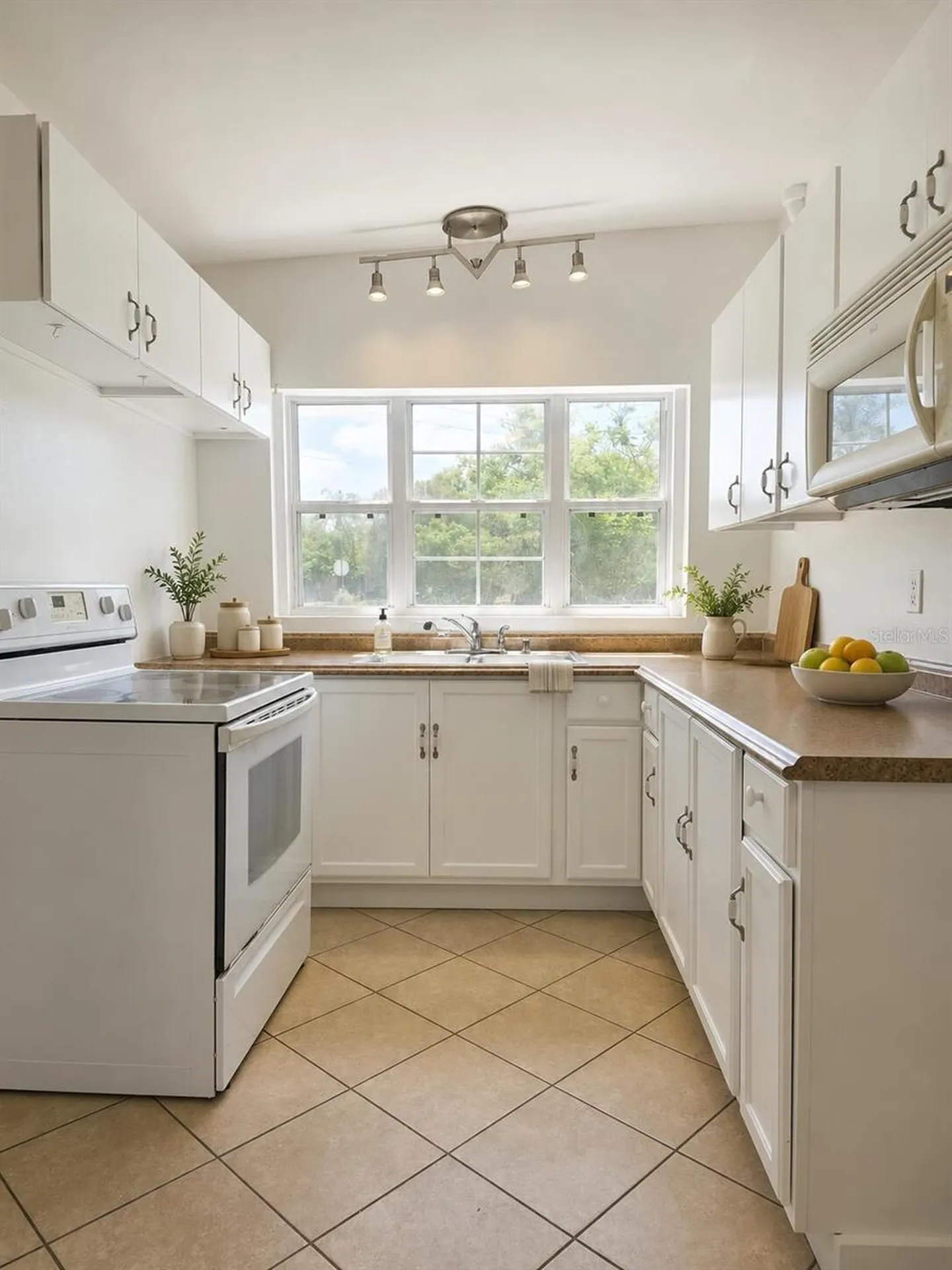 5825 Yucatan Drive Orlando FL 32807