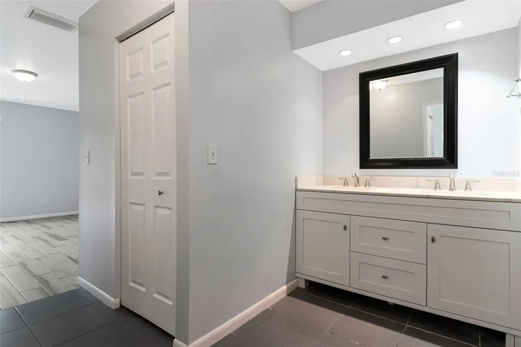 2284 Oak Neck Road Clearwater FL 33763