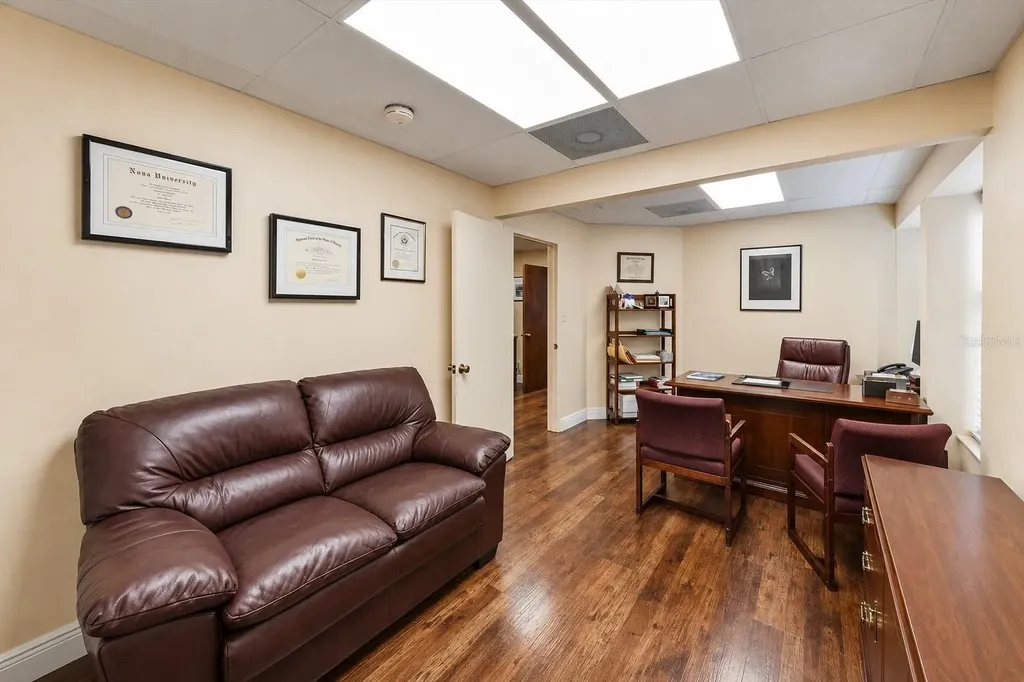 1521 Tamiami Trail S Venice FL 34285