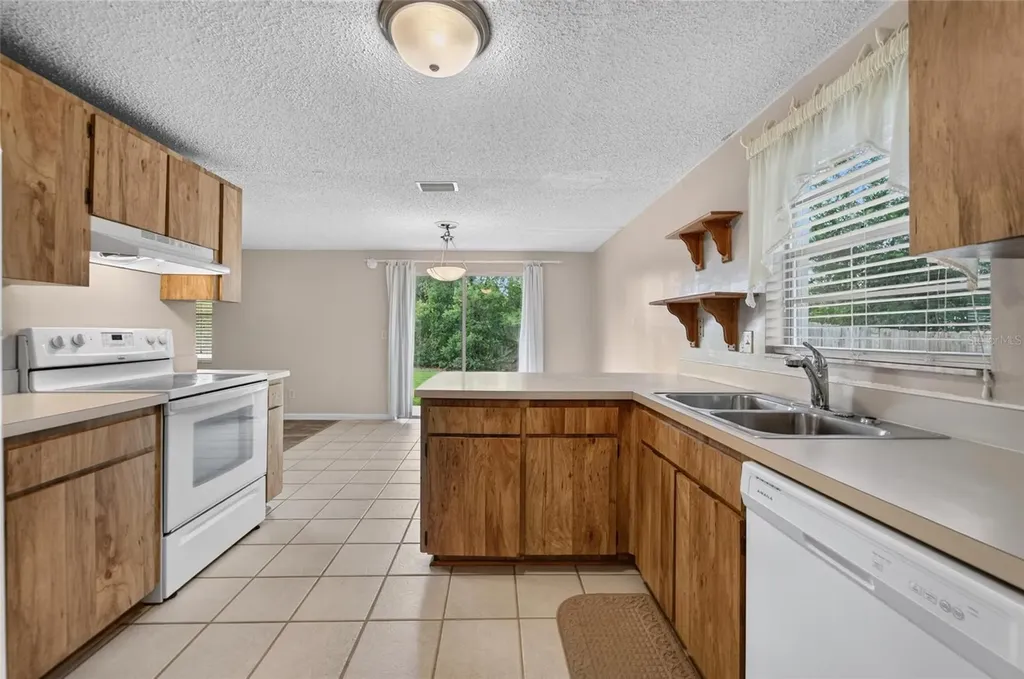 3414 King George Lane Seffner FL 33584