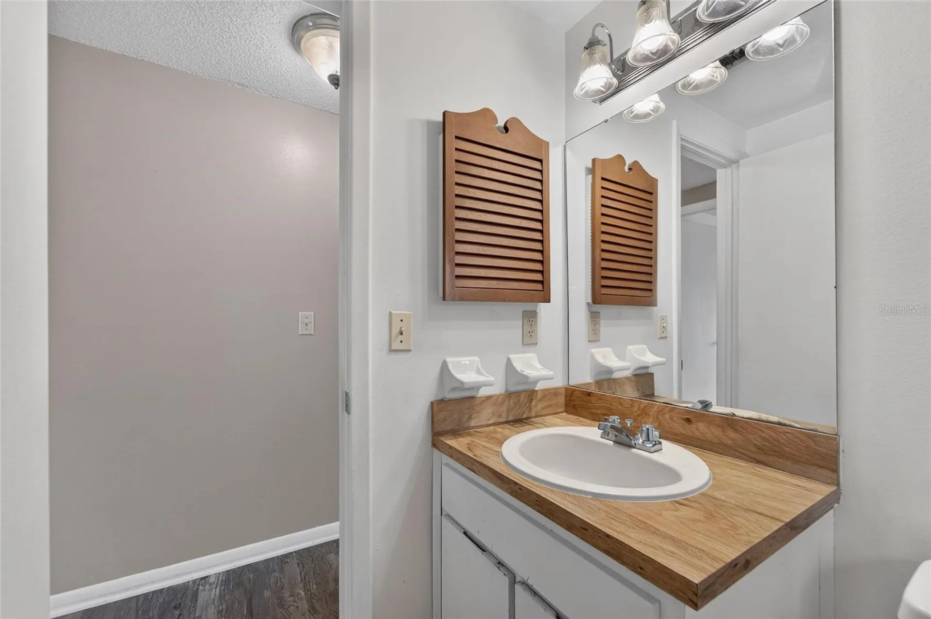 3414 King George Lane Seffner FL 33584