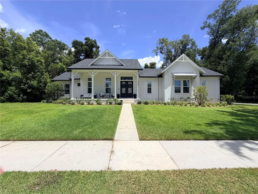 310 W Washington Avenue Lake Helen FL 32744