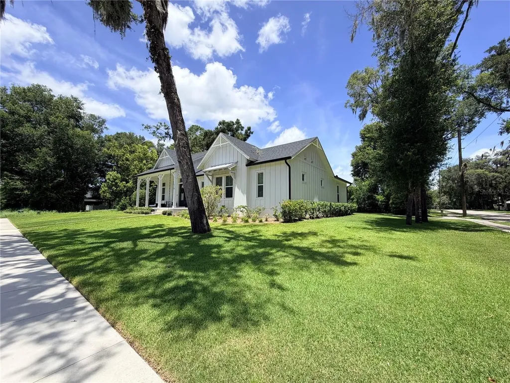 310 W Washington Avenue Lake Helen FL 32744