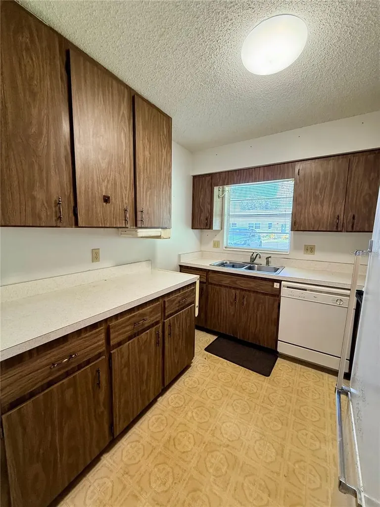 155 N Hill Avenue Deland FL 32724