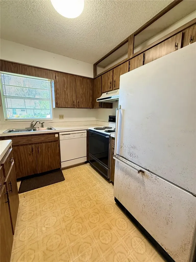 155 N Hill Avenue Deland FL 32724
