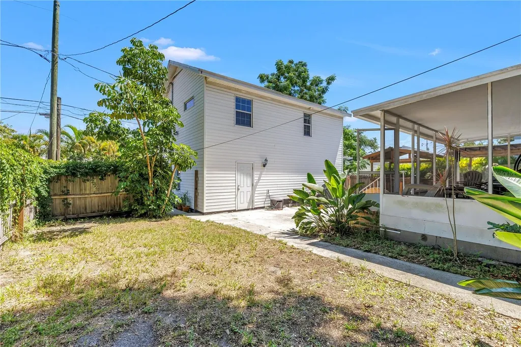 519 31st Avenue N St Petersburg FL 33704