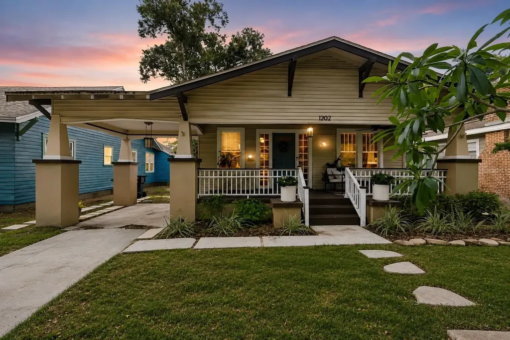 1202 E Powhatan Avenue Tampa FL 33604