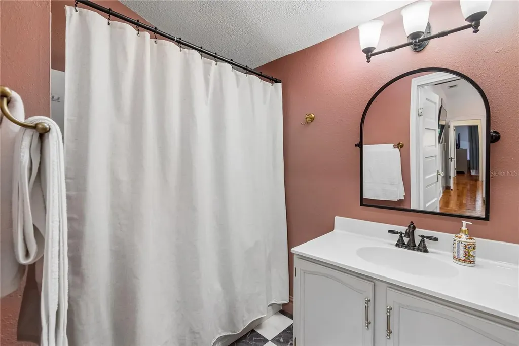 1202 E Powhatan Avenue Tampa FL 33604