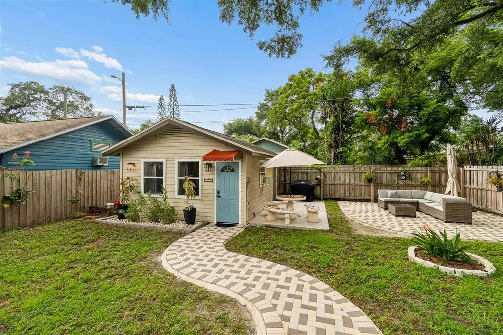 1202 E Powhatan Avenue Tampa FL 33604