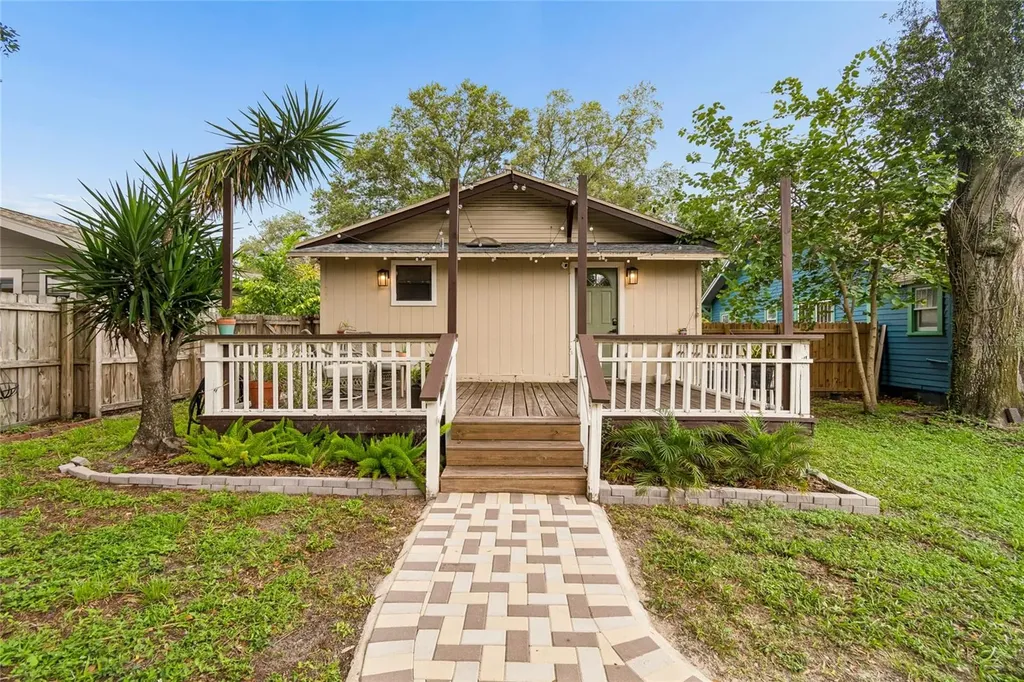 1202 E Powhatan Avenue Tampa FL 33604