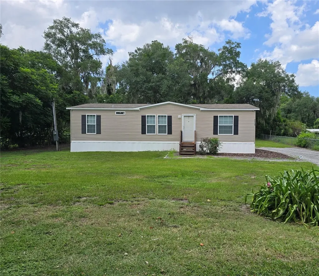 2435 Myer Avenue Leesburg FL 34748