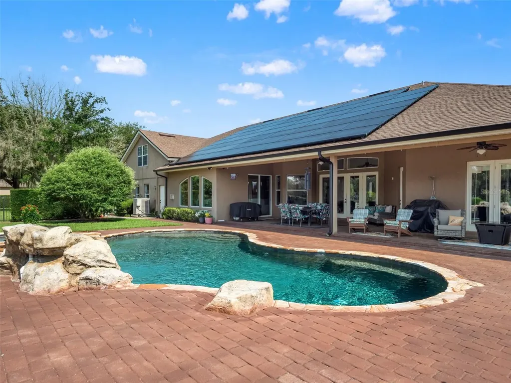 351 Kentucky Blue Circle Apopka FL 32712
