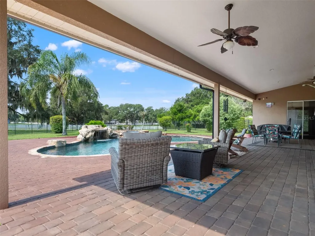 351 Kentucky Blue Circle Apopka FL 32712