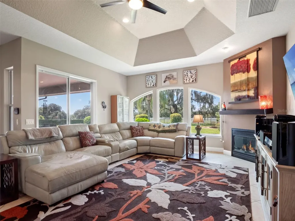 351 Kentucky Blue Circle Apopka FL 32712