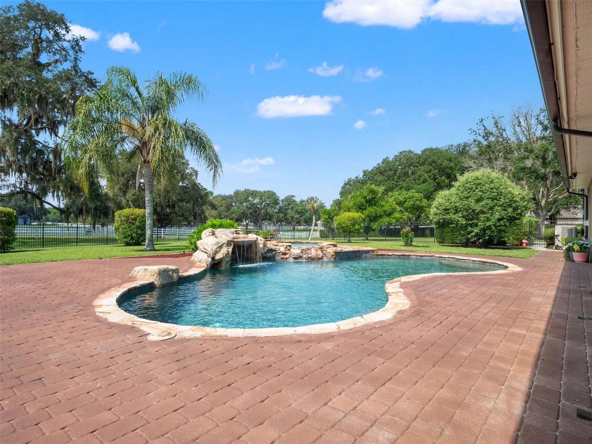 351 Kentucky Blue Circle Apopka FL 32712
