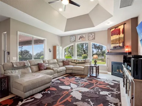 351 Kentucky Blue Circle Apopka FL 32712