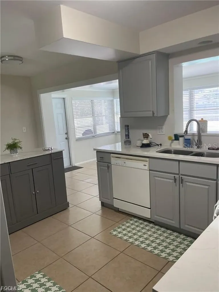 2705 SE 17th Avenue Cape Coral FL 33904