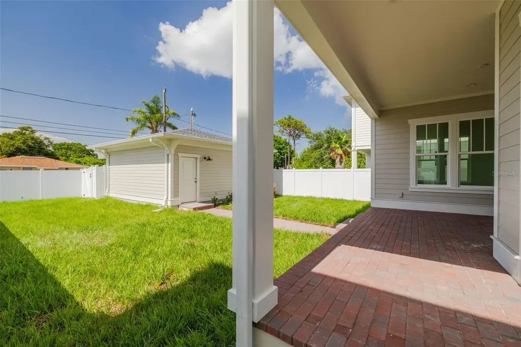 455 47th Avenue N St Petersburg FL 33703