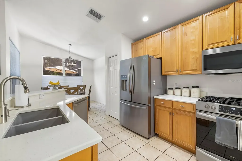 30923 Iverson Drive Wesley Chapel FL 33543