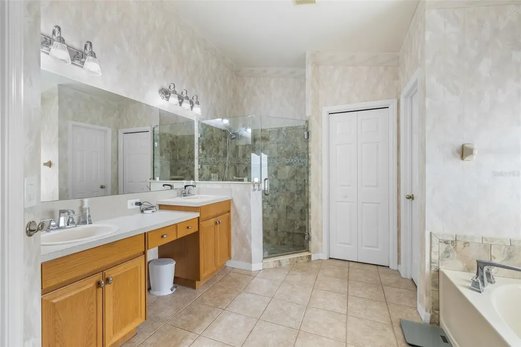 30923 Iverson Drive Wesley Chapel FL 33543
