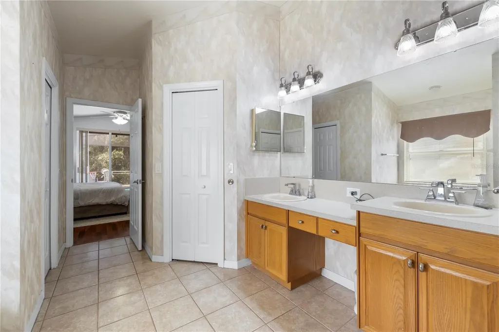 30923 Iverson Drive Wesley Chapel FL 33543