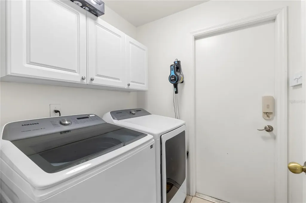 30923 Iverson Drive Wesley Chapel FL 33543