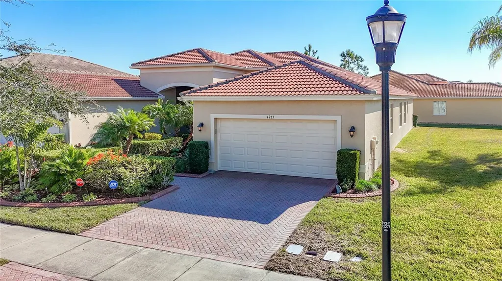 4935 Marble Springs Circle Wimauma FL 33598