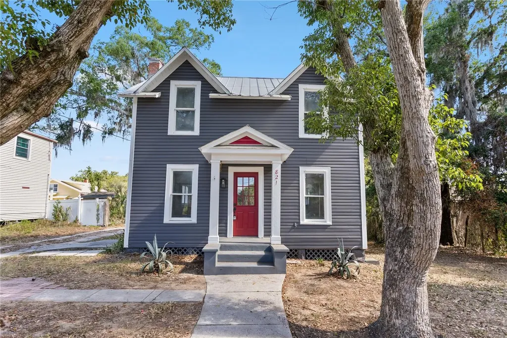 821 E Lemon Avenue Eustis FL 32726